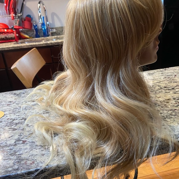 Wig - Picture 7 of 9